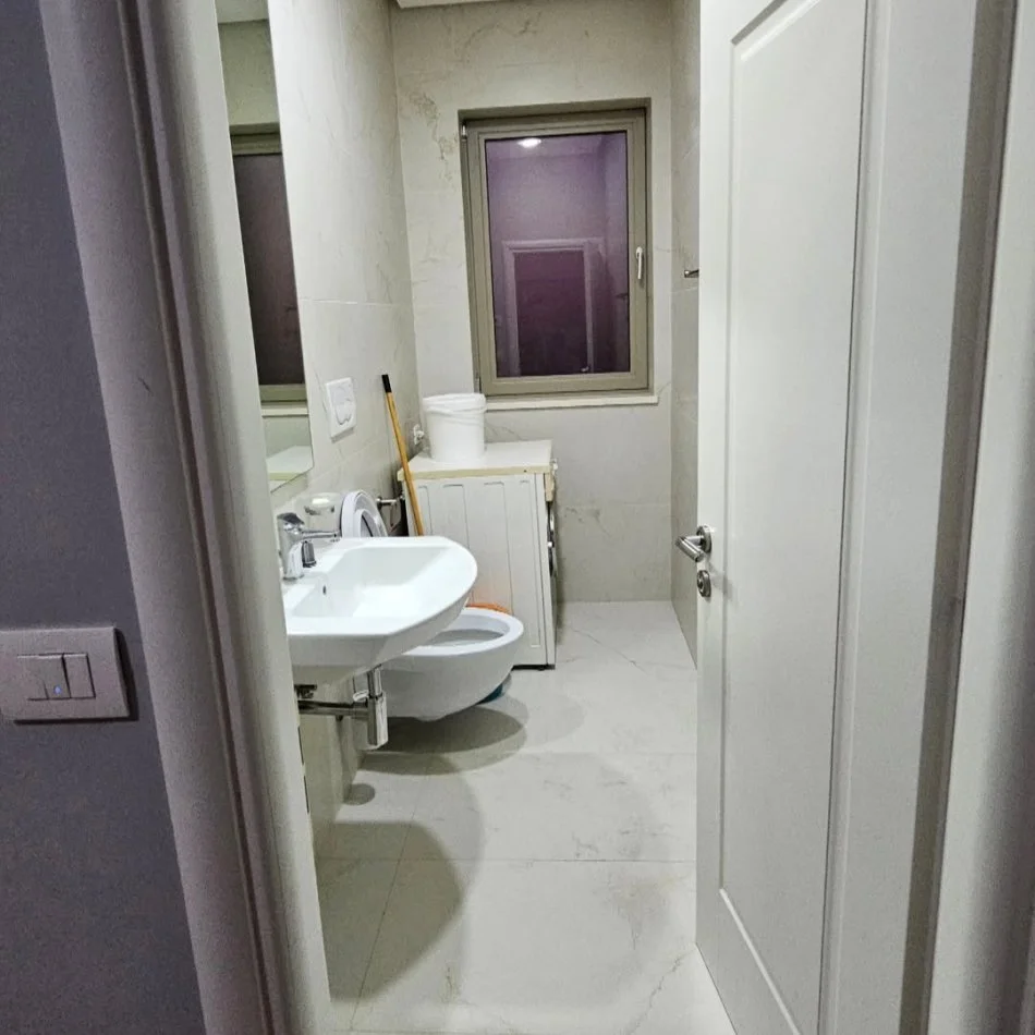 Tirane, jepet me qera Vile 3+1 Kati 2, 800 € (tregu elektrik)