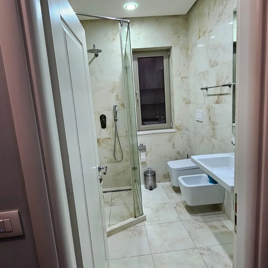 Tirane, jepet me qera apartament 3+1 Kati 2, 800 € 