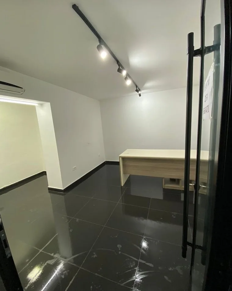 Shqiperi, jepet me qera Kati 0, 24 m² 450 € (prane stacionit te trenit)