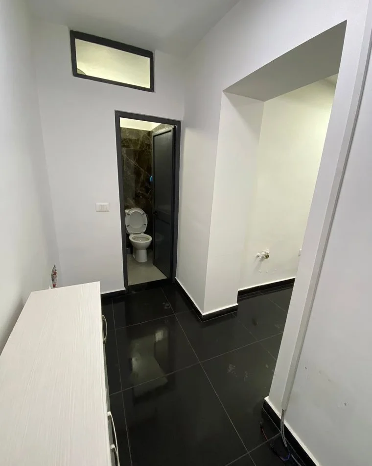 Shqiperi, jepet me qera Kati 0, 24 m² 450 € (prane stacionit te trenit)