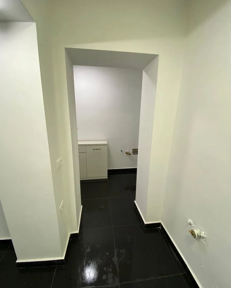 Shqiperi, jepet me qera Kati 0, 24 m² 450 € (prane stacionit te trenit)