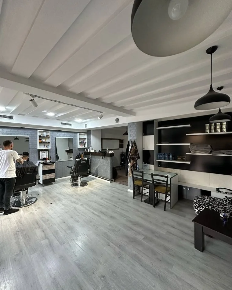 Tirane, shitet dyqan , 60 m² (MYSLYM SHYR)