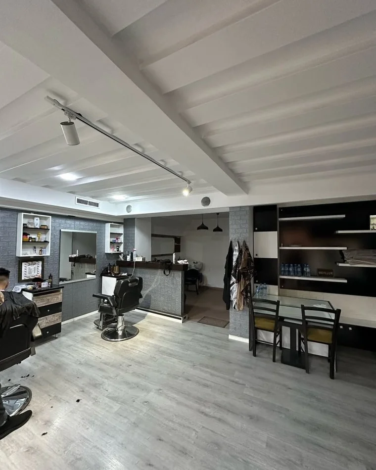 Tirane, shitet dyqan , 60 m² (MYSLYM SHYR)