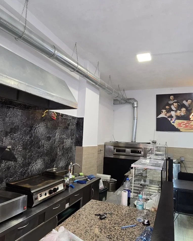 Tirane, jepet me qera bar-resorant Kati 0, 50 m² 1.000 € 