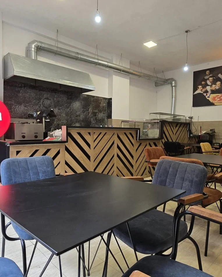 Tirane, jepet me qera bar-resorant Kati 0, 50 m² 1.000 € 