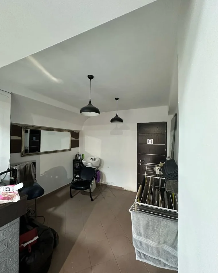 Tirane, shitet dyqan , 60 m² (MYSLYM SHYR)