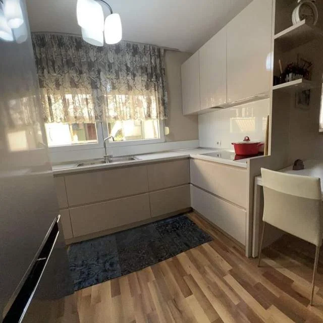 Tirane, shitet apartament 1+1+BLK Kati 5, 70 m² 165.000 Euro (Rruga Myslym Shyri)