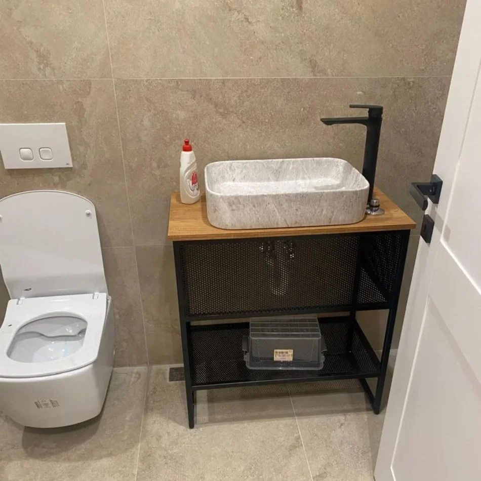 Tirane, jepet me qera dyqan Kati 1, 80 m² 630 € (Astir , perball viles L)