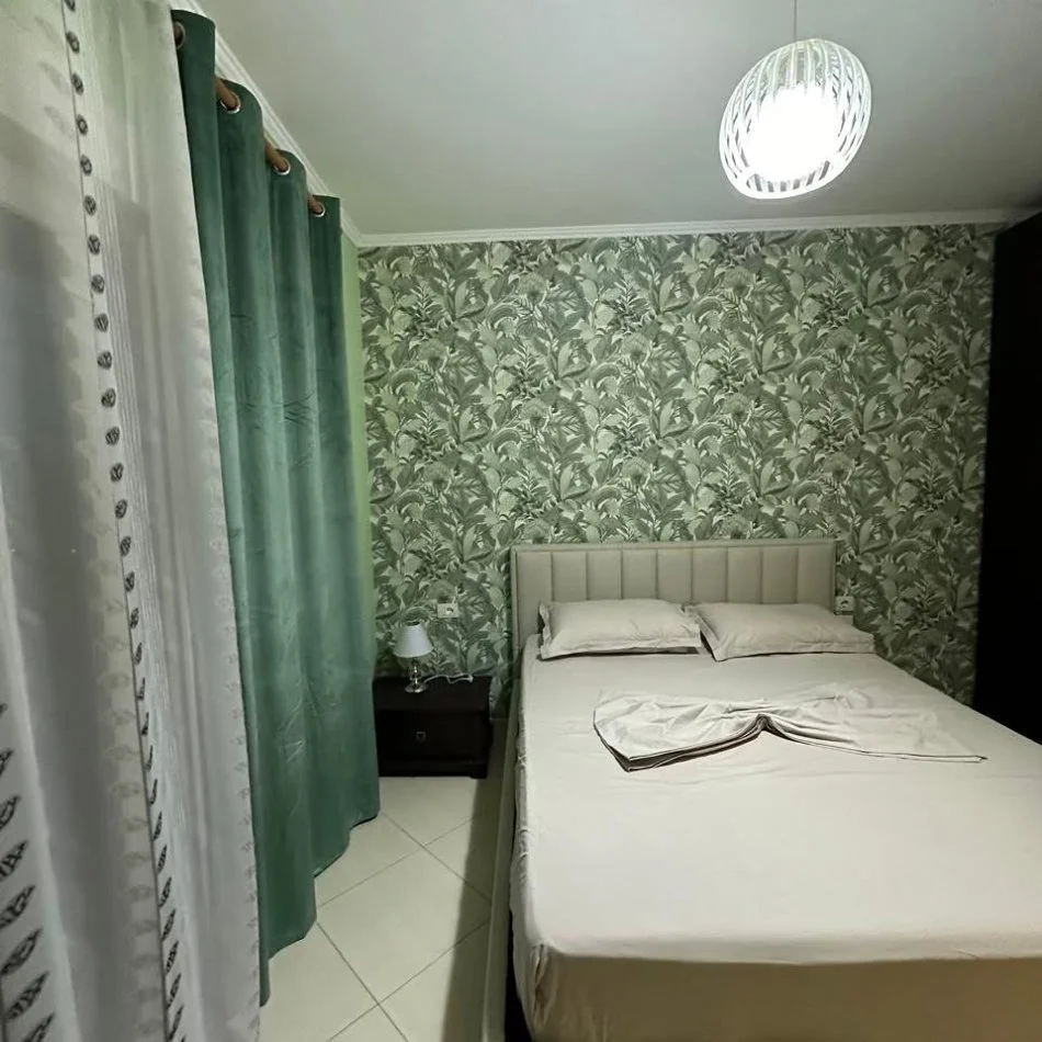 Tirane, jepet me qera apartament 2+1 , (air albania)