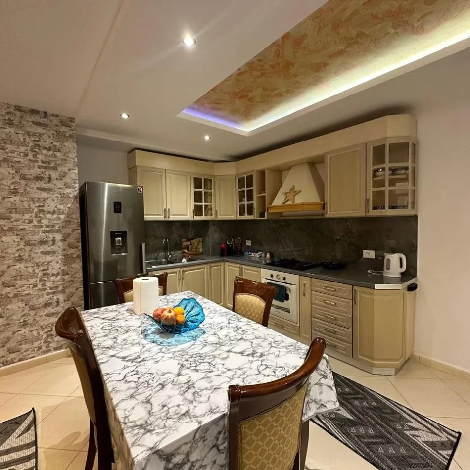 Tirane, jepet me qera apartament 2+1 , (air albania)