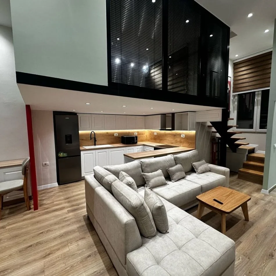 Tirane, shitet apartament duplex 1+1 Kati 0, 55 m² 105.000 € (pallati me Shigjeta)