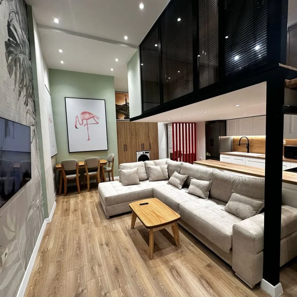 Tirane, shitet apartament duplex 1+1 Kati 0, 55 m² 105.000 € (pallati me Shigjeta)