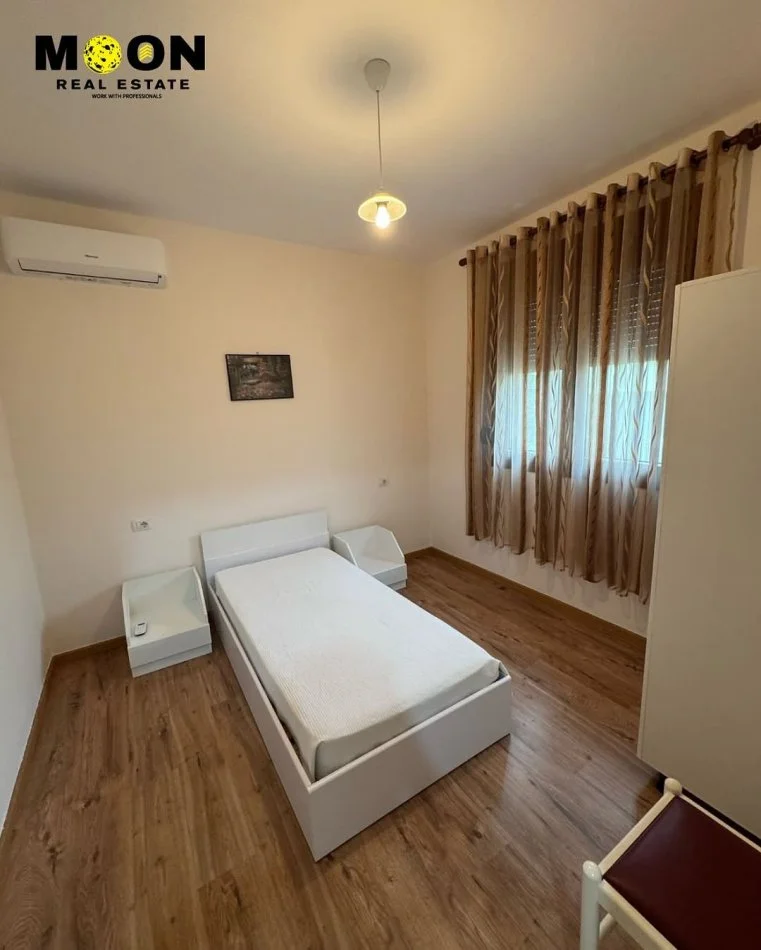 Tirane, jepet me qera apartament duplex Dublex Kati 2, 250 m² 1.100 € (ALI DEM PRANE KRYEGJYSHATES)