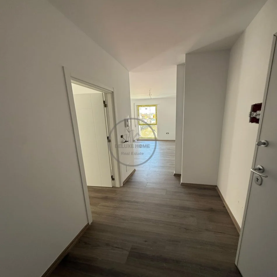 Tirane, shitet apartament 1+1+Ballkon Kati 2, 75 m² 150.000 € (Xhomlliku)