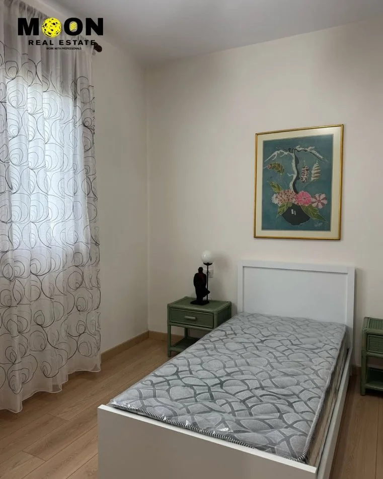 Tirane, jepet me qera apartament duplex Dublex Kati 2, 250 m² 1.100 € (ALI DEM PRANE KRYEGJYSHATES)