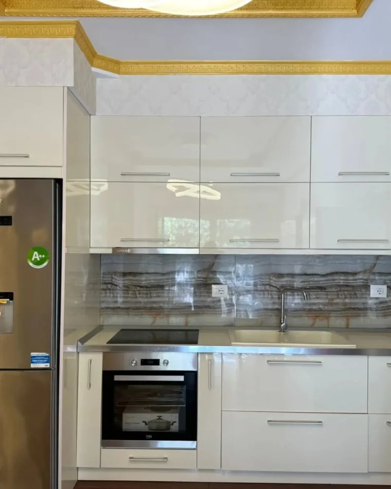 Tirane, jap me qera apartament 2+1 Kati 0, 100 m² 700 € (Liqeni I Thate)