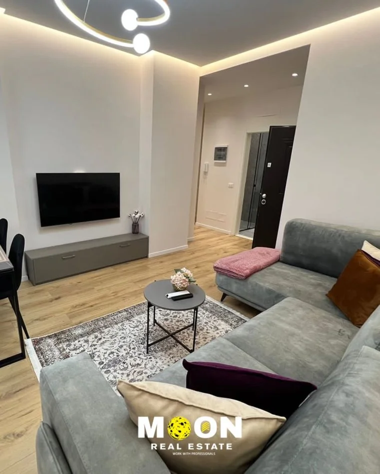 Tirane, jepet me qera apartament 2+1 Kati 8, 100 m² 2.000 € (Liqeni artificial)