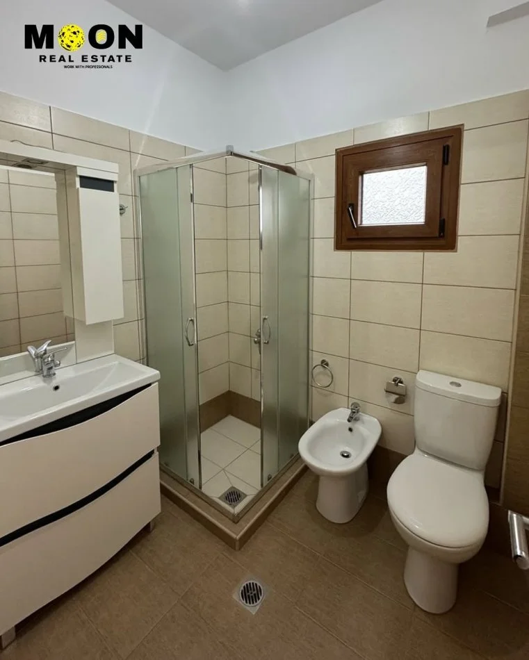 Tirane, jepet me qera apartament duplex Dublex Kati 2, 250 m² 1.100 € (ALI DEM PRANE KRYEGJYSHATES)
