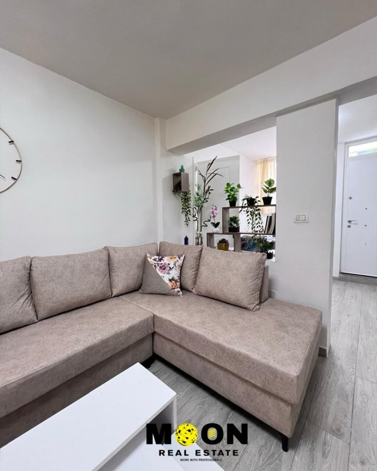 Tirane, jepet me qera apartament 2+1 Kati 1, 100 m² 600 € (blloku ambasadave)