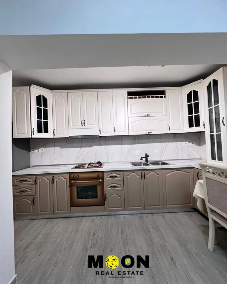 Tirane, jepet me qera apartament 2+1 Kati 0, 101 m² 600 € (BLLOKU I AMBASADAVE)