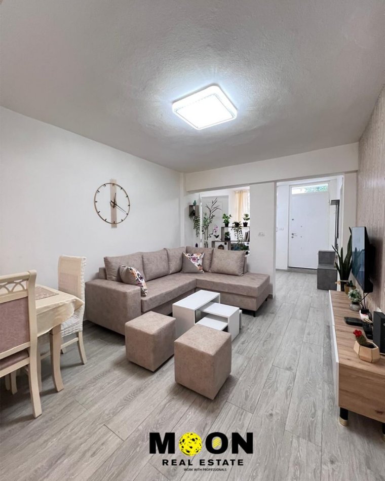 Tirane, jepet me qera apartament 2+1 Kati 1, 100 m² 600 € (blloku ambasadave)