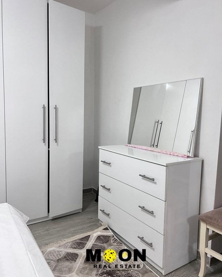 Tirane, jepet me qera apartament 2+1 Kati 1, 100 m² 600 € (blloku ambasadave)