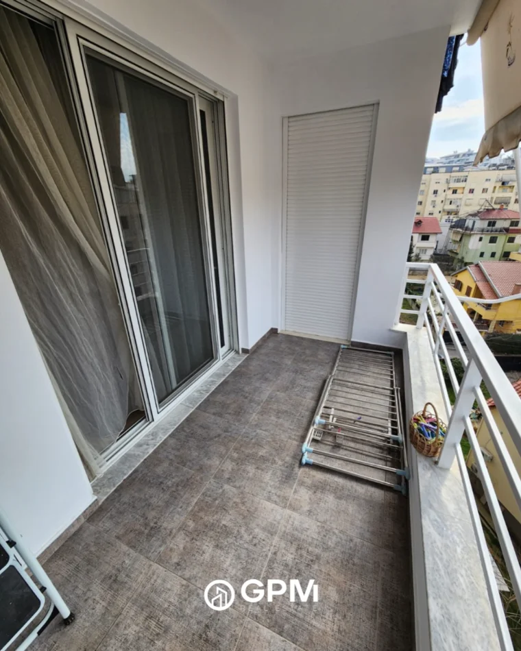 Apartament 3+1+2 tualete + 2 ballkone në shitje në Fresk.