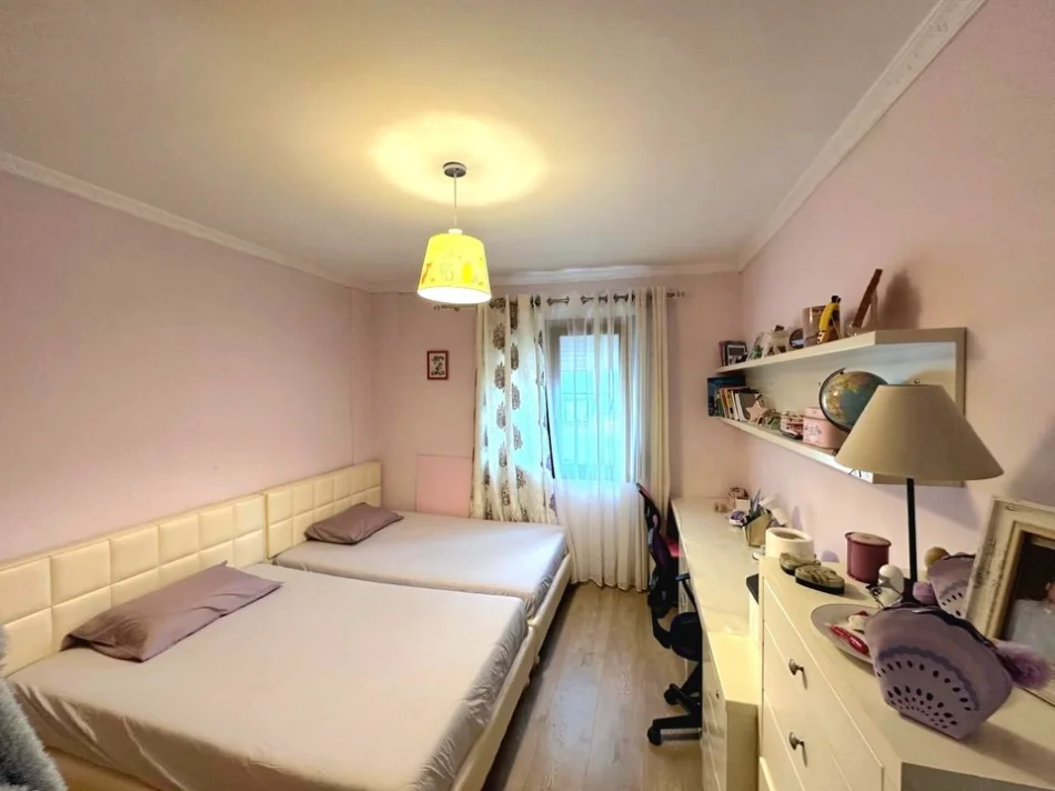 shitet apartament 2+1+2