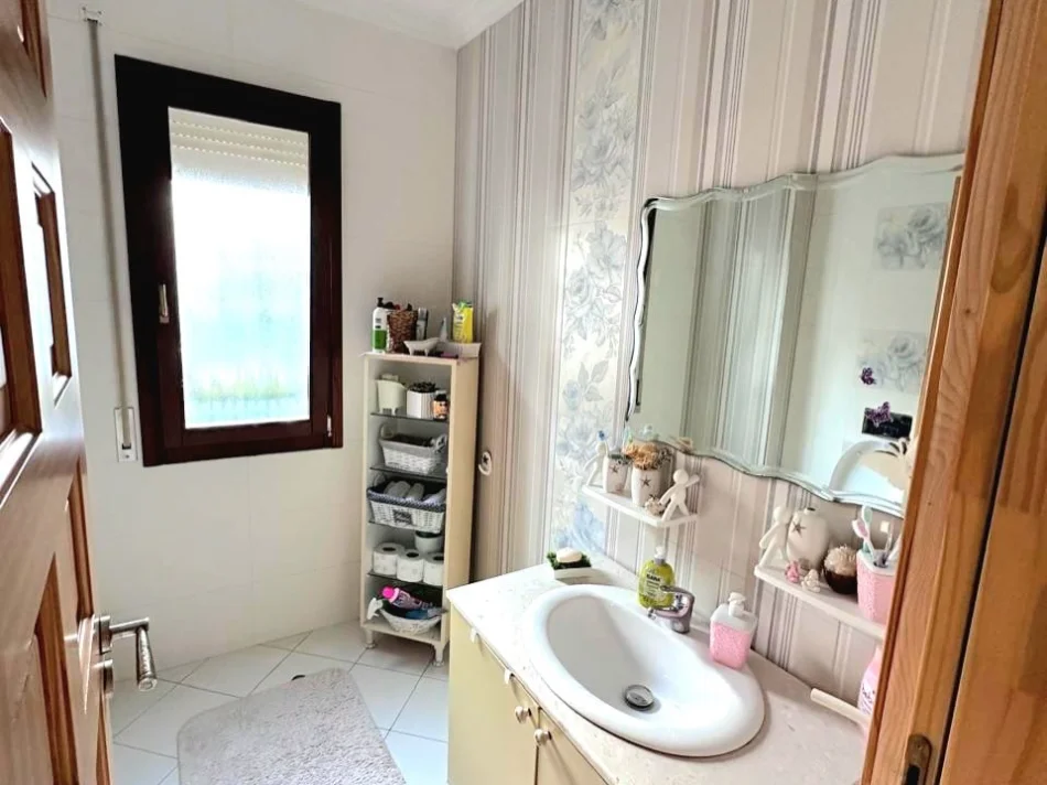 shitet apartament 2+1+2