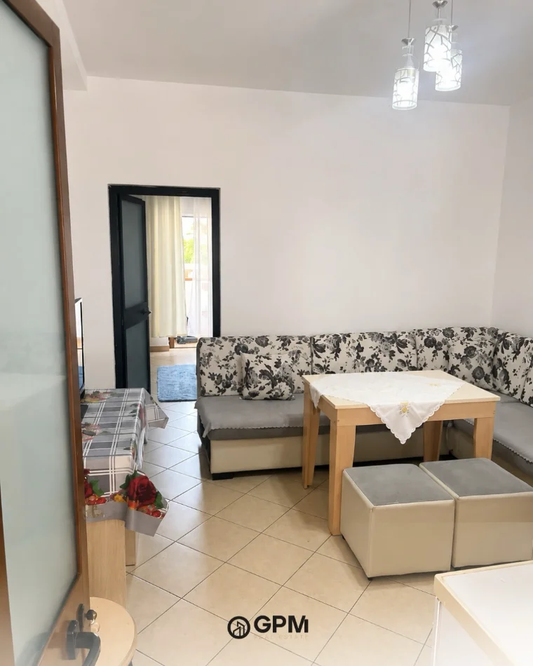 Tirane, jepet me qera apartament 1+1 , 400 € 