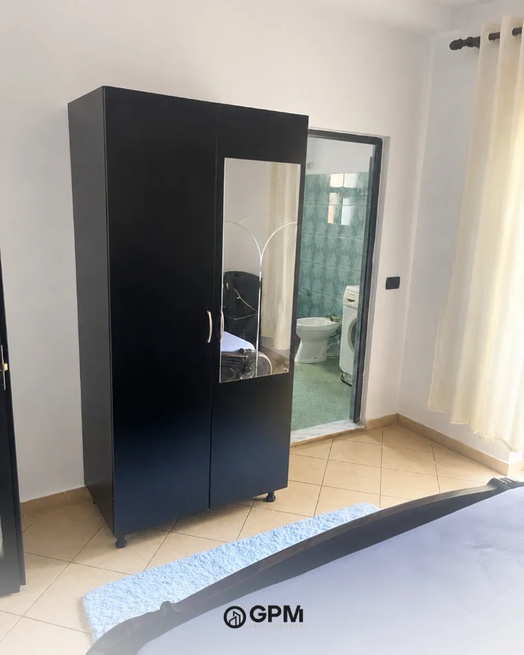 Tirane, jepet me qera apartament 1+1 , 400 € 