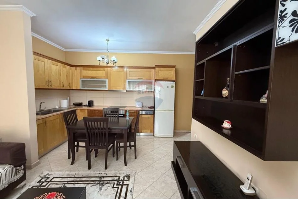 Tirane, jepet me qera apartament 2+1+Ballkon Kati 3, 100 m² 400 € 