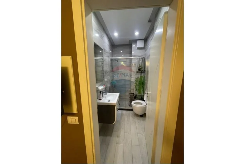 Tirane, jepet me qera apartament 2+1+Aneks+Ballkon Kati 4, 120 m² 800 € (Kompleksi Kontakt)