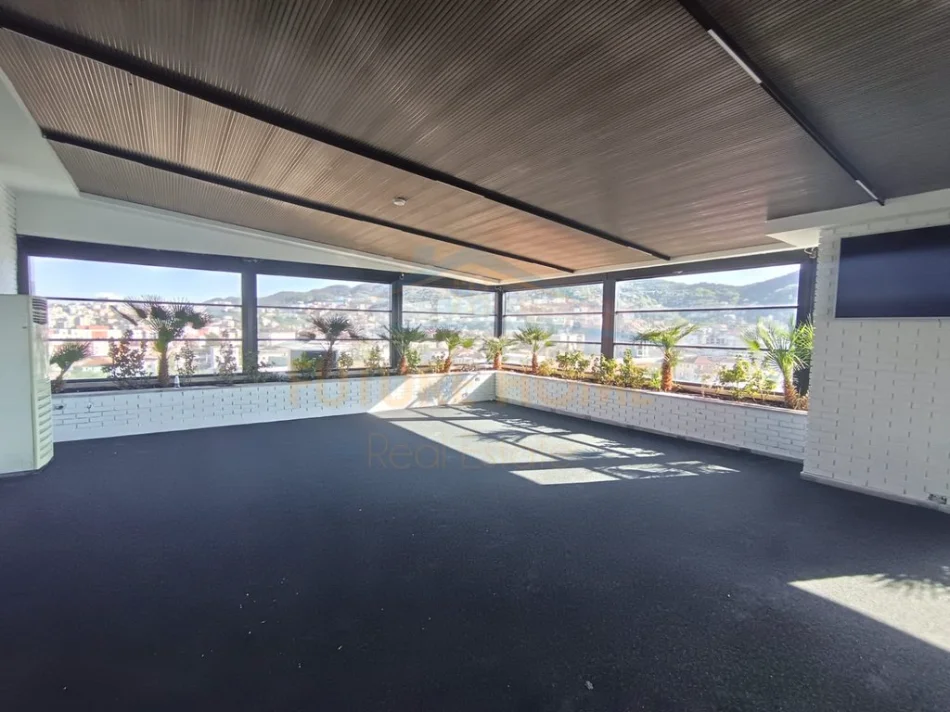 Tirane, jepet me qera ambjent biznesi Kati 8, 328 m² 10.000 € (SPITALI AMERIKAN 3)