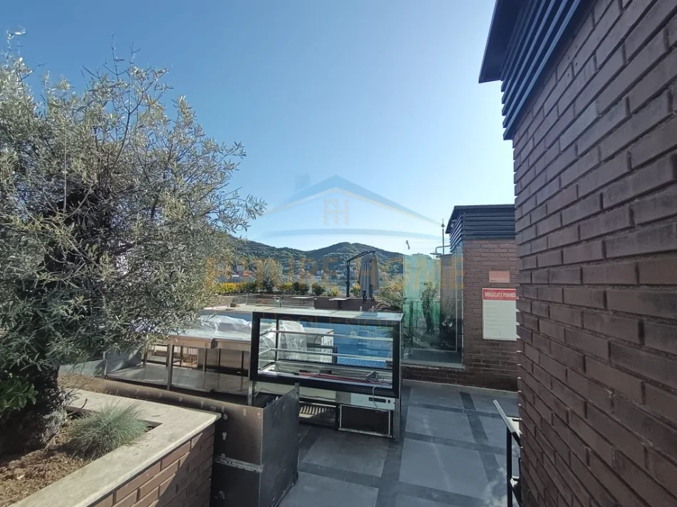 Tirane, jepet me qera ambjent biznesi Kati 8, 328 m² 10.000 € (SPITALI AMERIKAN 3)