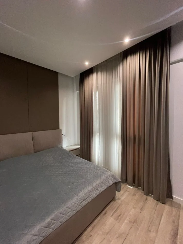 Tirane, jepet me qera apartament 1+1 Kati 8, 75 m² 850 € (square 21)