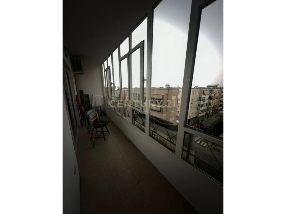 Tirane, jepet me qera apartament 2+1+Ballkon Kati 6, 157 m² 800 € 