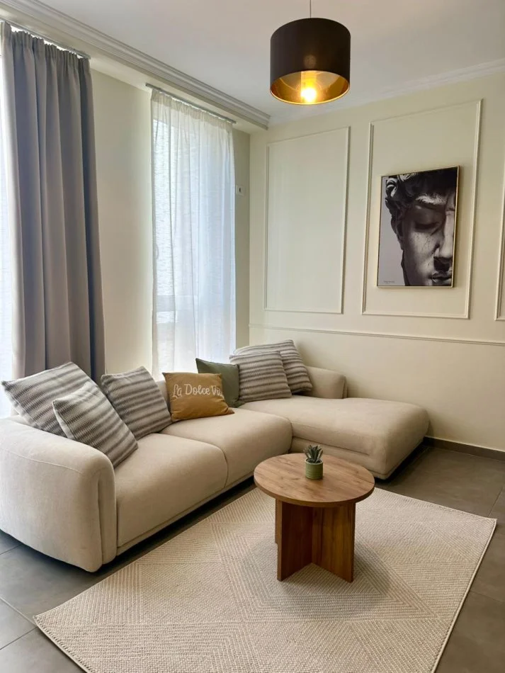 Tirane, jap me qera apartament 1+1+Ballkon Kati 1, 70 m² 650 € (Jordan Misja)