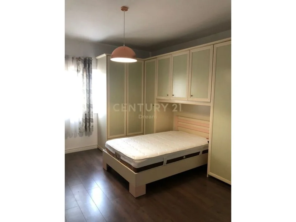 Tirane, jepet me qera apartament 2+1+Ballkon Kati 6, 157 m² 800 € 