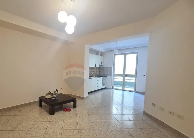 Tirane, jepet me qera apartament 1+1 Kati 2, 80 m² 450 € 