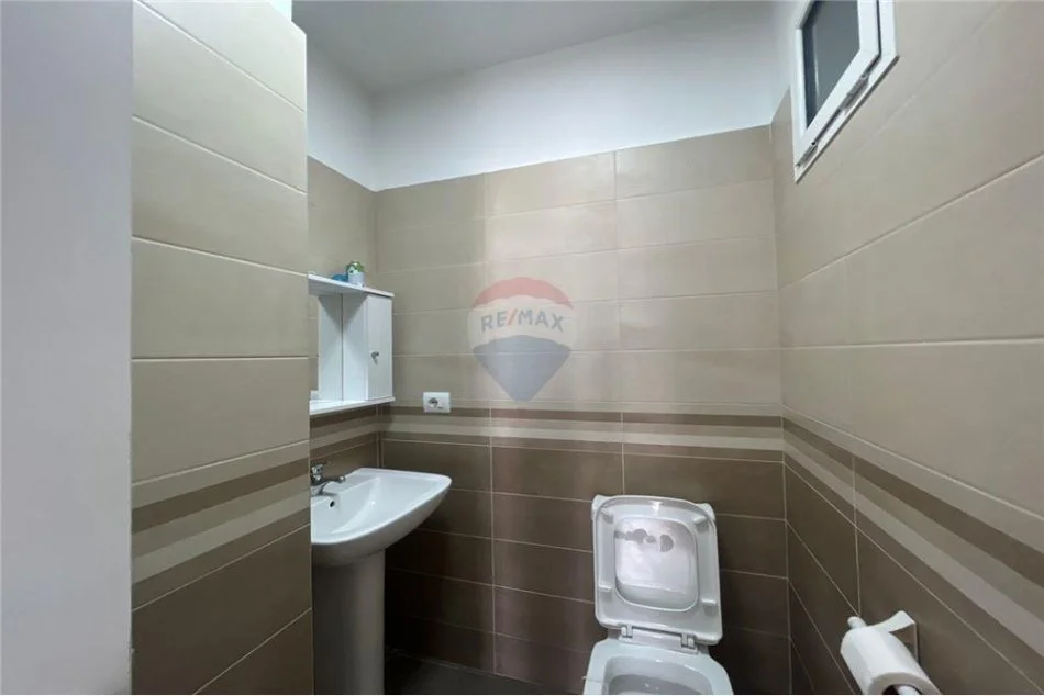 Tirane, jepet me qera apartament 2+1+Aneks+Ballkon Kati 5, 120 m² 500 € 