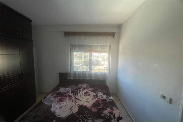 Tirane, jepet me qera apartament 1+1 Kati 2, 70 m² 300 Euro (Shkolla e Bashkuar)