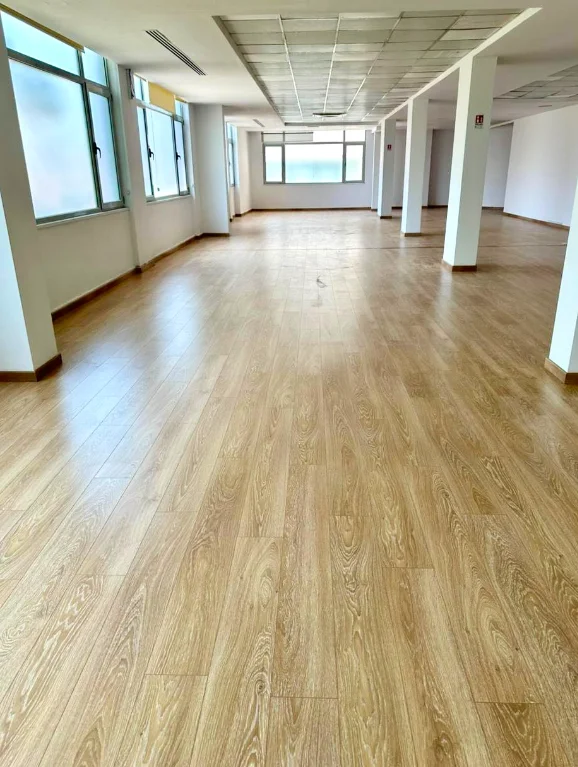 Tirane, jepet me qera zyre Kati 3, 4.500 € (Rruga Andon Zako Cajupi,)