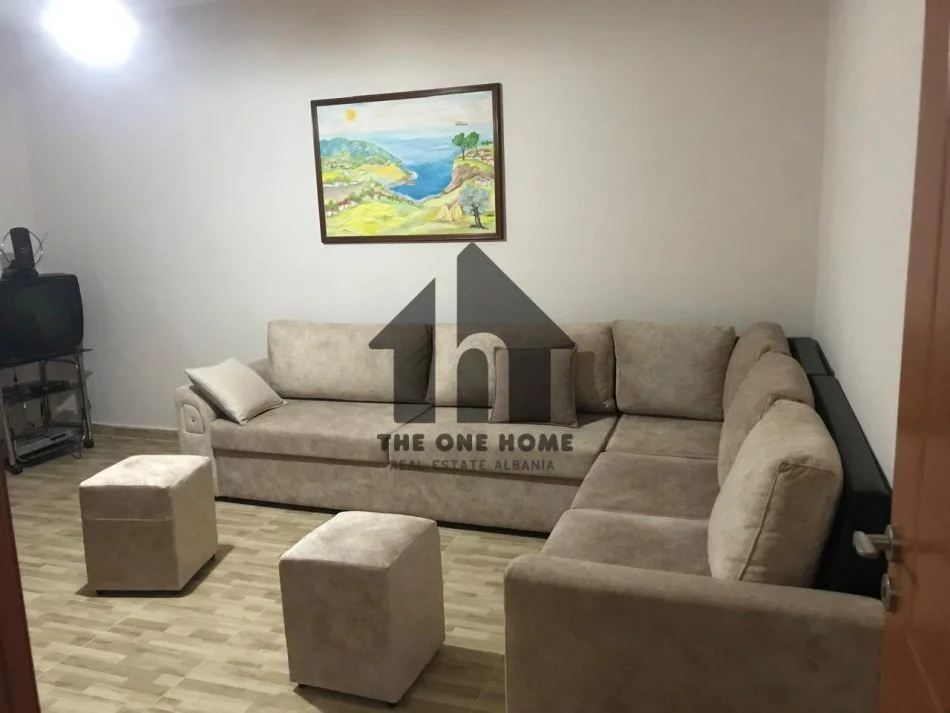 Tirane, jepet me qera apartament 1+1+Ballkon Kati 1, 70 m² 500 € (ish- stacioni fundit Tiranes Re)