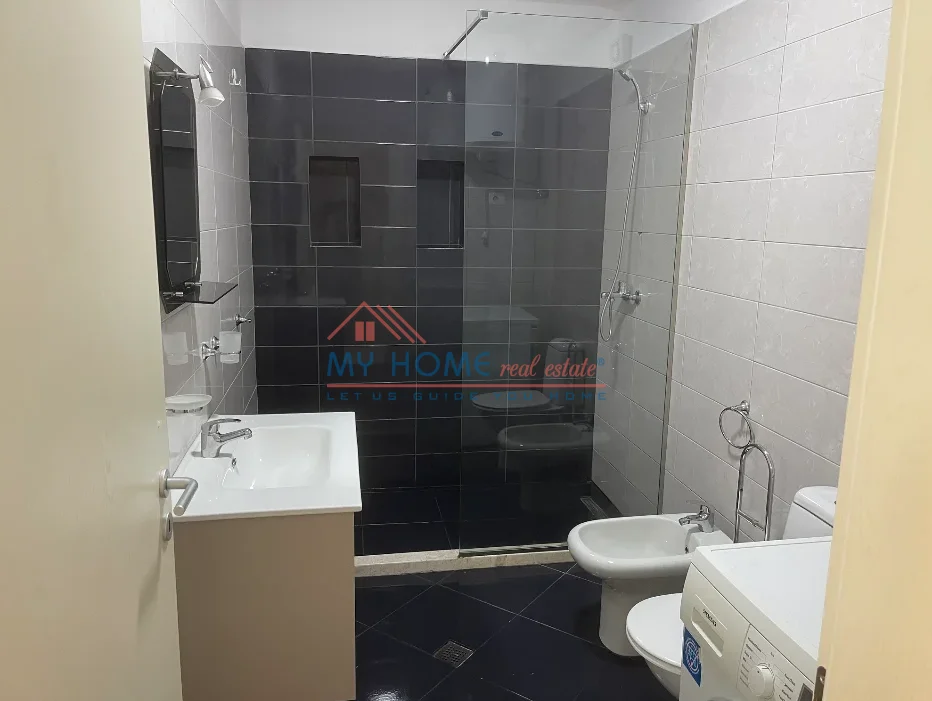 Shqiperi, jepet me qera apartament 1+1+Ballkon Kati 3, 68 m² 650 € (Rruga Haxhi Hysen Dalliu)
