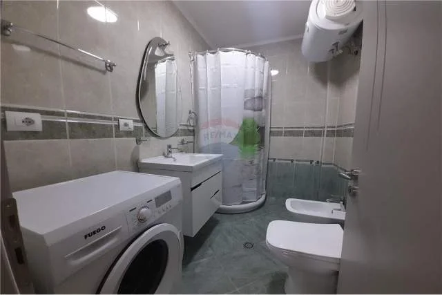 Tirane, jepet me qera apartament 2+1 Kati 8, 120 m² 650 Euro (Bulevardi Zogu i Pare)