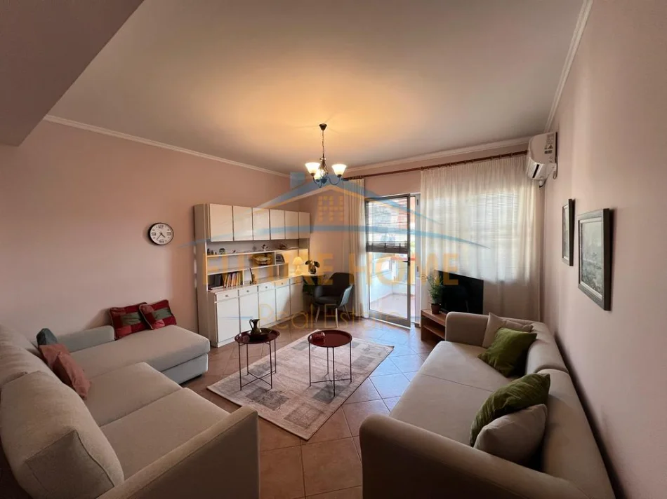 Tirane, jepet me qera apartament 2+1 Kati 5, 95 m² 800 € (STADIUMI DINAMO)
