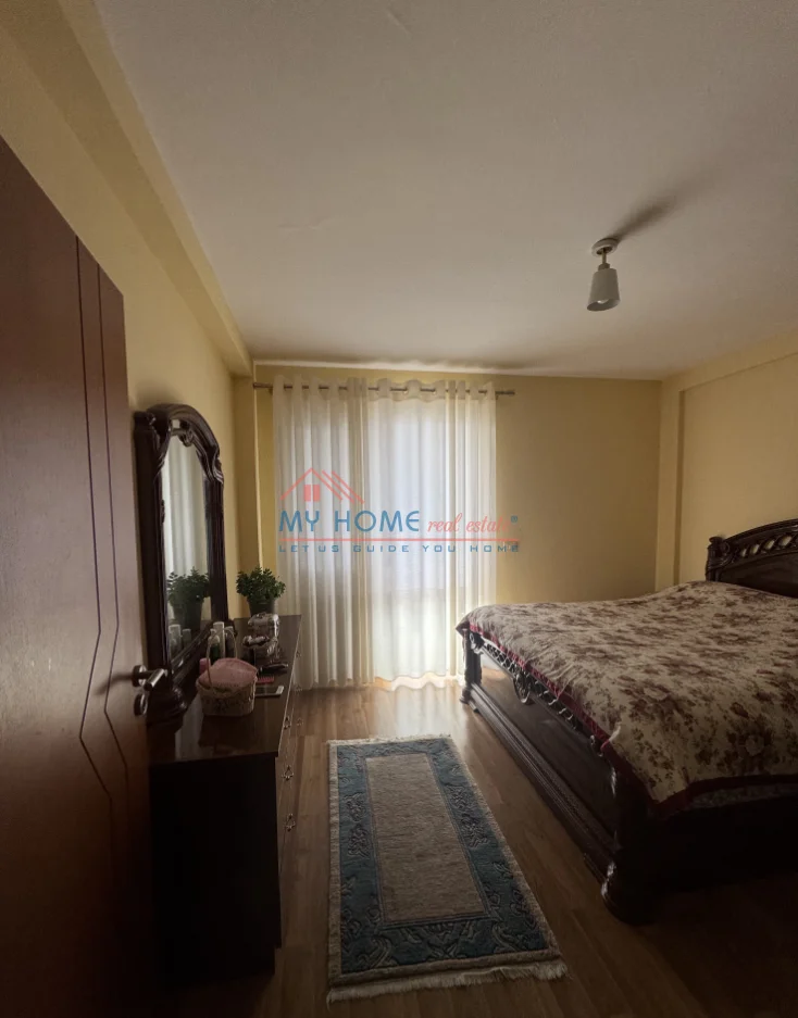 Tirane, jepet me qera apartament 1+1+Ballkon Kati 5, 80 m² 730 € (Rruga Gjik Kuqali)