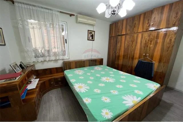 Tirane, jepet me qera apartament 3+1 Kati 2, 140 m² 850 Euro (Rruga Sulejman Delvina)