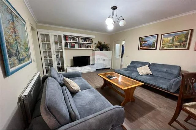 Tirane, jepet me qera apartament 3+1 Kati 2, 140 m² 850 Euro (Rruga Sulejman Delvina)